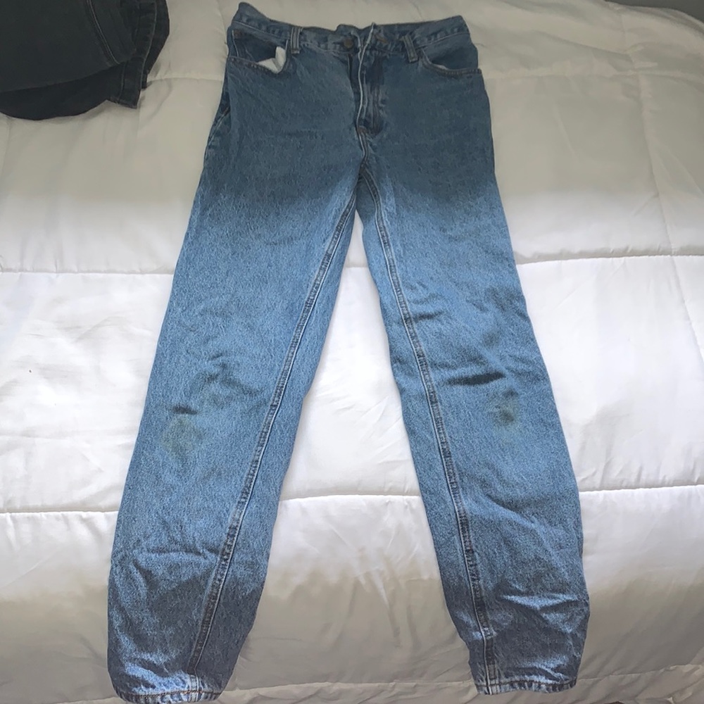 Brandy Melville Carly light wash jeans!